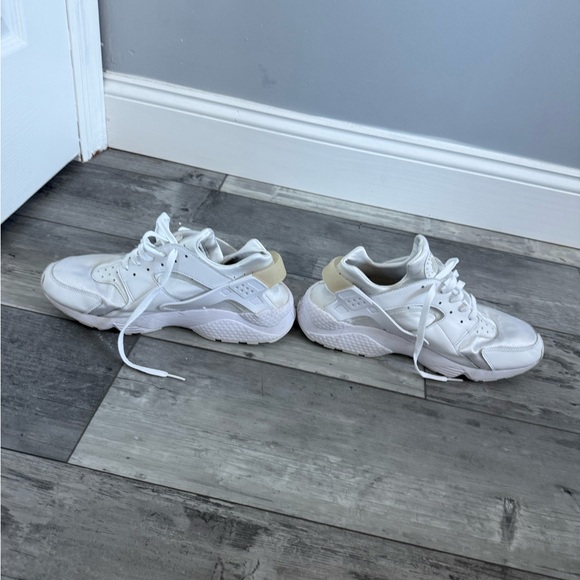 Nike White Chunky Sneakers with Thick Soles - Picture 2 of 4